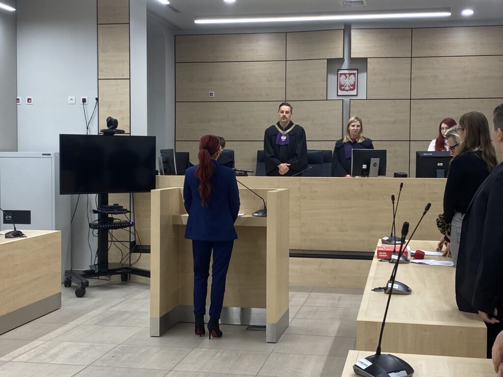 Uczniowie w sadzie w ramach Nocy otwartych Sadow 3