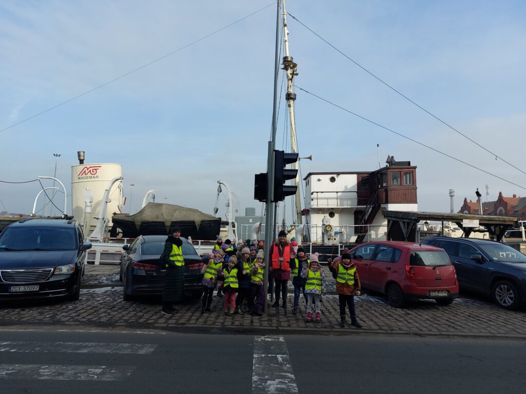 Uczniowie w trakcie wycieczki3 1