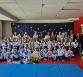 Zdjęcia przedstawiają salę gdzie odbywa się konkurs Bałtyckie morze. W tle widać uczestników konkursu