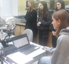 Klasa 3LB bada materialy przyszlosci na ZUT 5