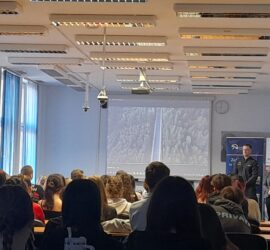 Klasy trzecie odwiedzaja Akademie Nauk Stosowanych 2